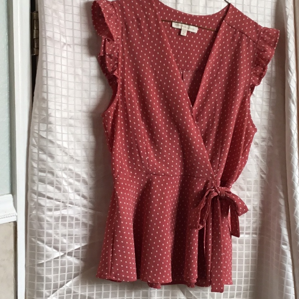 Women’s polka dot blouse in excellent condition. Smoke and pet free home.